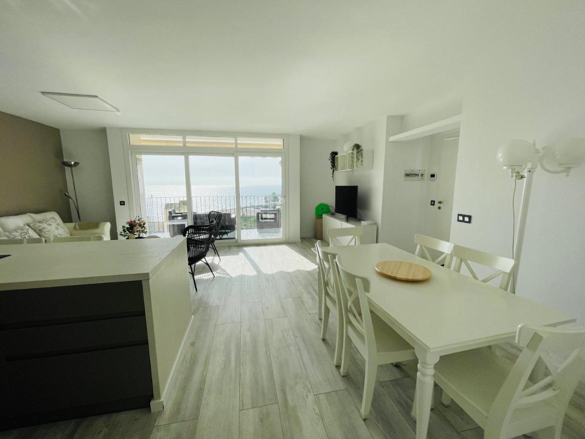 La Marina2 Seaview With Amazing Terrace Leilighet Sitges Eksteriør bilde
